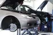 Autos in der Werkstatt